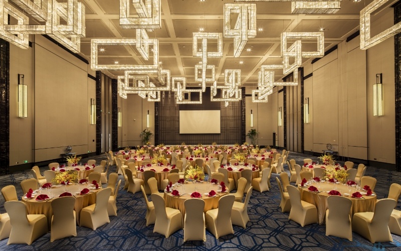 宴会厅 [ 最大40桌 · 高8.0m · 无柱 ·  ]