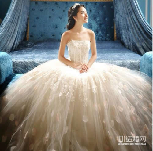 婚礼当天的婚纱是该租还是该买