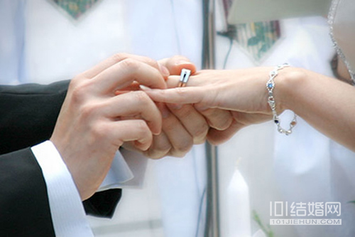 婚礼上交换戒指的创意