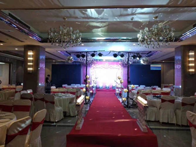 【明月东一国际大酒店_宴会厅婚庆布置】(图)_婚宴布置,婚礼场地布置