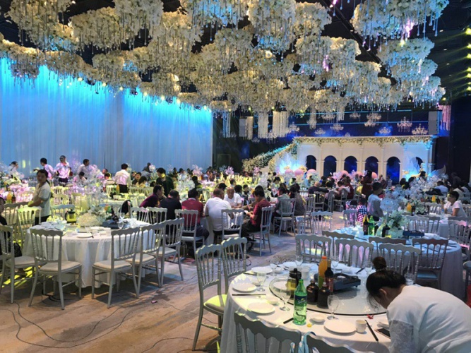 【明月东一国际大酒店_宴会厅婚庆布置】(图)_婚宴布置,婚礼场地布置