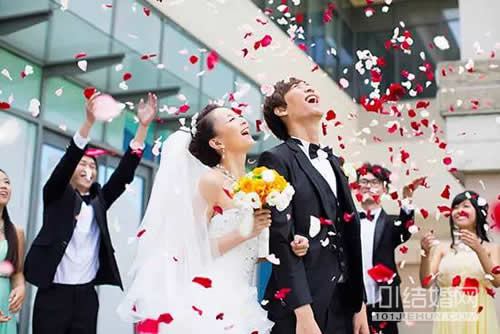 婚礼撒花瓣也是门学问